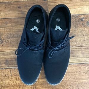 Mens Size 7.5 Vince Camuto black Suede Chukka Boot